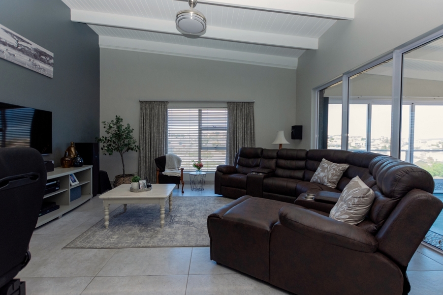 5 Bedroom Property for Sale in Myburgh Park Western Cape